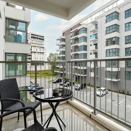 Nowoczesny Apartament Smart Tv & Wifi By Renters * 제수프